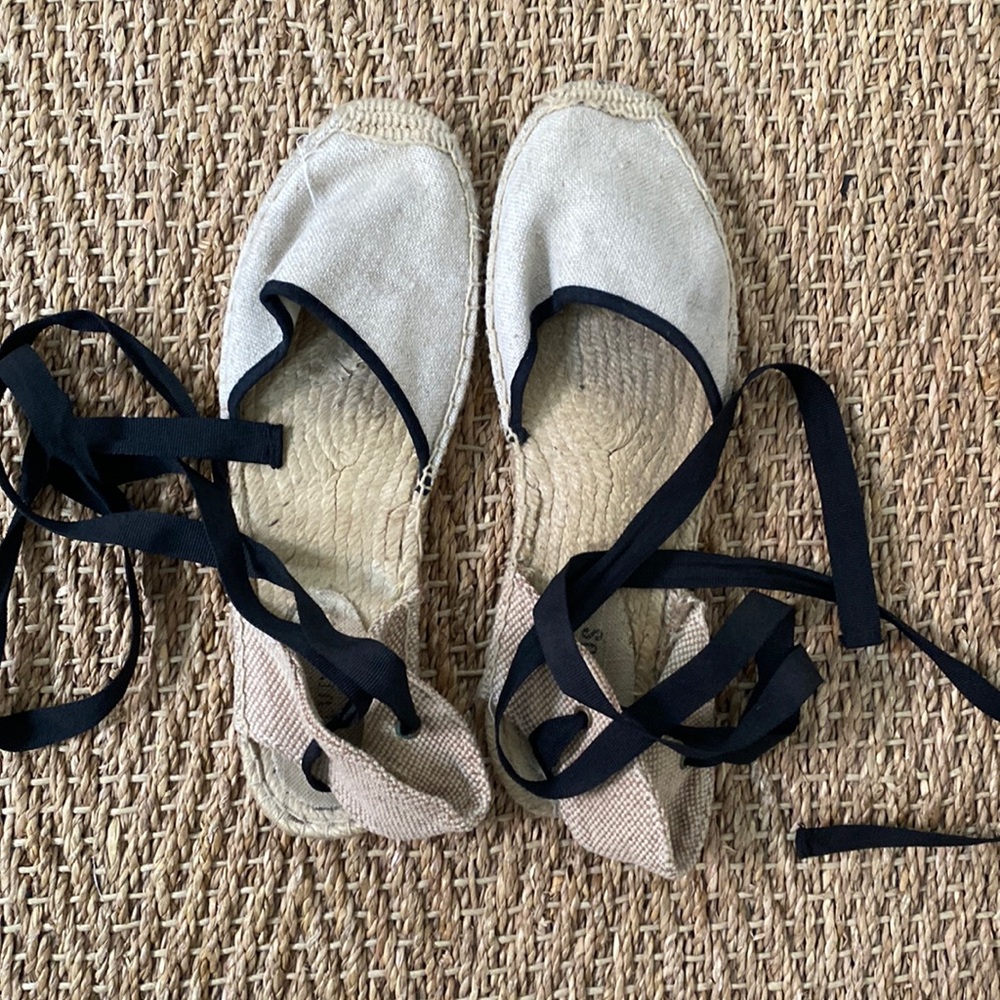 Soludos lace up espadrille black & tan